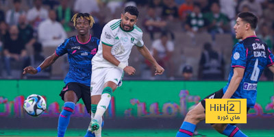 عين على رياض محرز في مباراة الوحدة