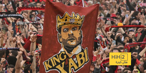 فيديو : جماهير باير ليفركوزن تقتحم الملعب بعد التتويج بالدوري الألماني