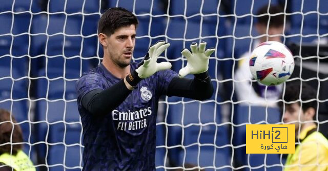 حراس ريال مدريد يؤدون عمليات الإحماء قبل لقاء قادش
