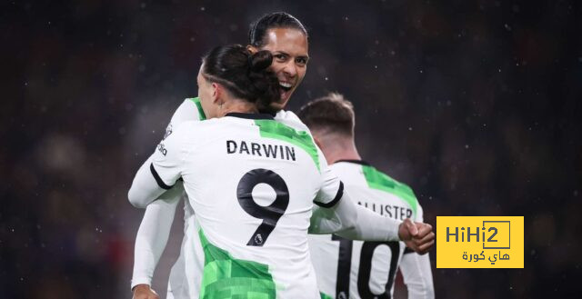 ليفربول بالزي الإحتياطي أمام أستون فيلا
