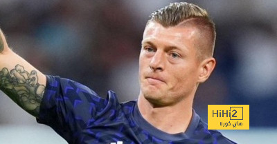 فيديو .. الاحماءات الأخيرة لـ كروس على أرضية السانتياجو برنابيو