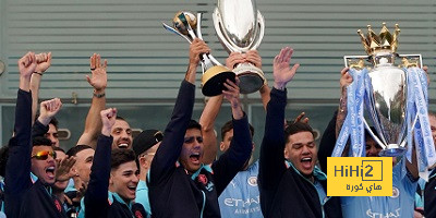 احتفالات نجوم السيتي بلقب البريميرليج في شوارع مانشستر.. صور