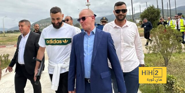 لاعب الاتحاد السعودي كريم بنزيما في الجزائر.. صور