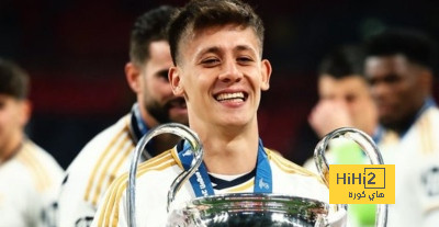 صور.. لاعبو الريال يصلون لبلدية مدريد