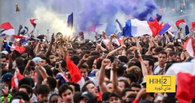 جماهير فرنسا تتجه نحو ملعب بوردو قبل لقاء كندا