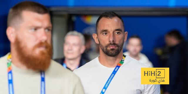 منتخب المجر يؤدي عمليات الإحماء قبل لقاء سويسرا