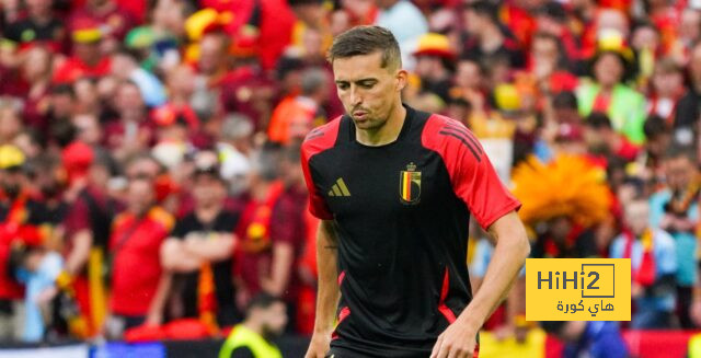 لاعبو بلجيكا يجرون عمليات الإحماء قبل مباراة رومانيا