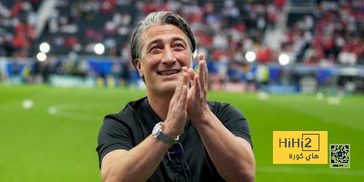 مدرب سويسرا يهنئ لاعبيه بعد التعادل مع ألمانيا