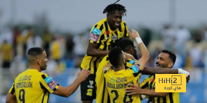 الاتحاد يجدد عقد نجم وسطه رسميا