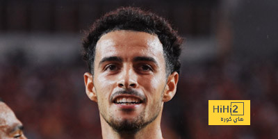 عين على جونز في مباراة مانشستر يونايتد
