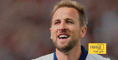 قبعة ذهبية تكريما لهاري كين بعد دخوله نادي المائة مباراة مع منتخب انجلترا