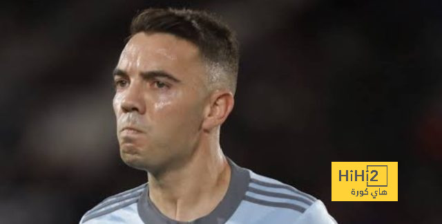 أسباس ينفعل على حكم المباراة بسبب عدم طرد لاعب برشلونة.. شاهد
