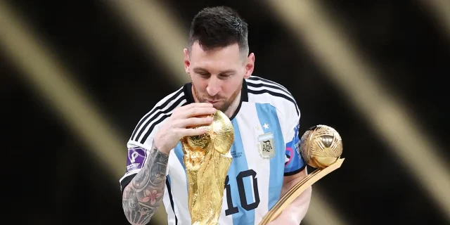 ميسي يستعيد ذكريات تتويج الأرجنتين بكأس العالم 2022 برسالة خاصة