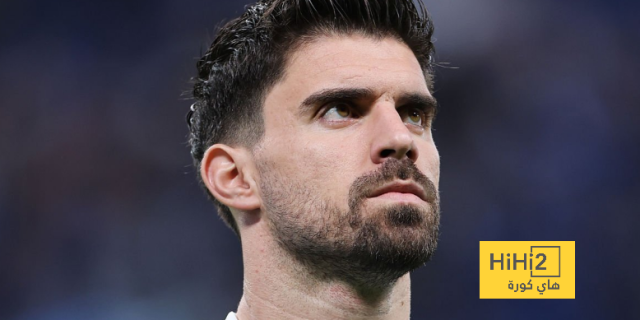 عين على روبن نيفيز في مباراة الهلال وضمك
