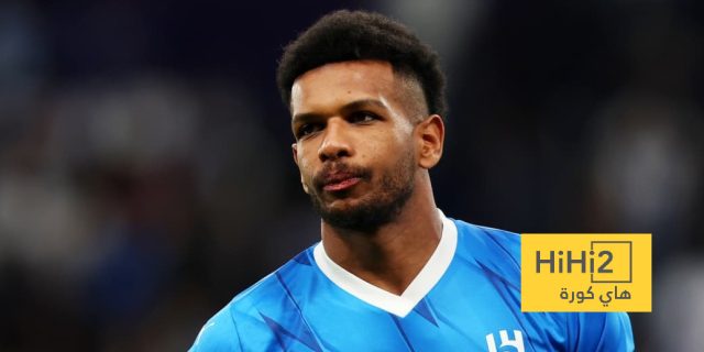 ” إنسان ويجب أن يخطئ ”  أسطورة الاتحاد يرفض انتقادات جماهير الهلال للبليهي