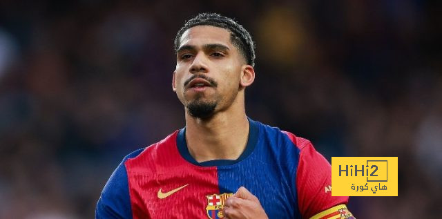 أراوخو يستجيب لمشجع برشلوني في ملعب بنفيكا.. صور