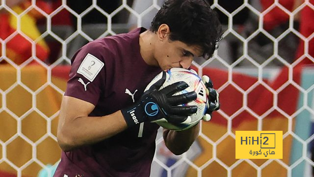 بونو حارس لا يكتفي بحراسة المرمى فقط