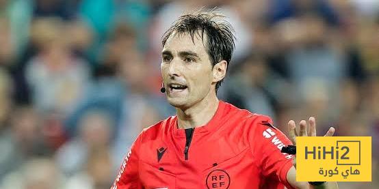وسط التوترات.. دي بيرغوس يسعى لتجنب خذلان جماهير برشلونة وريال مدريد!