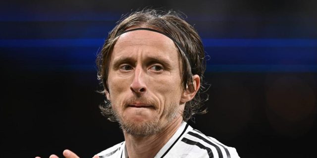 لوكا مودريتش سيلتحق بنجوم برشلونة  الشهر القادم