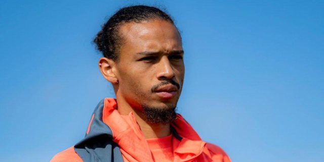 كومباني يلاحظ تصرفًا مؤثرًا من ساني قبل اخر مبارياته مع البايرن