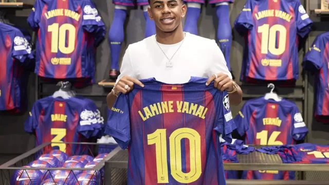 لامين يامال… الامتداد الطبيعي لأسطورة الرقم “10” في برشلونة لامين يامال… الامتداد الطبيعي لأسطورة الرقم “10” في برشلونة