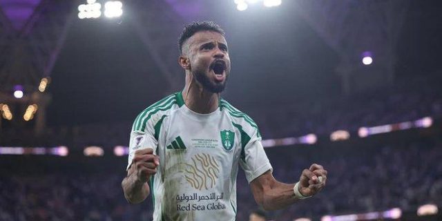 علي مجرشي يوجه رسالة لجماهير الأهلي بعد التجديد.. ماذا قال؟