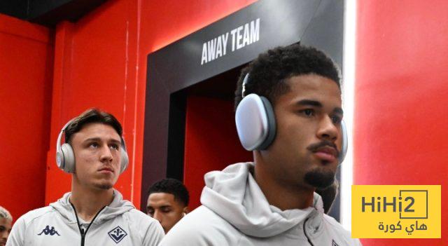 فيورنتينا يصل ملعب أولد ترافورد للقاء مانشستر يونايتد