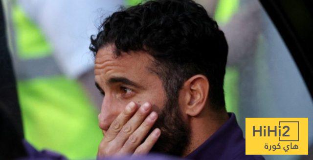 جماهير غريمسبي تسخر من مانشستر يونايتد بعد التقدم بهدفين