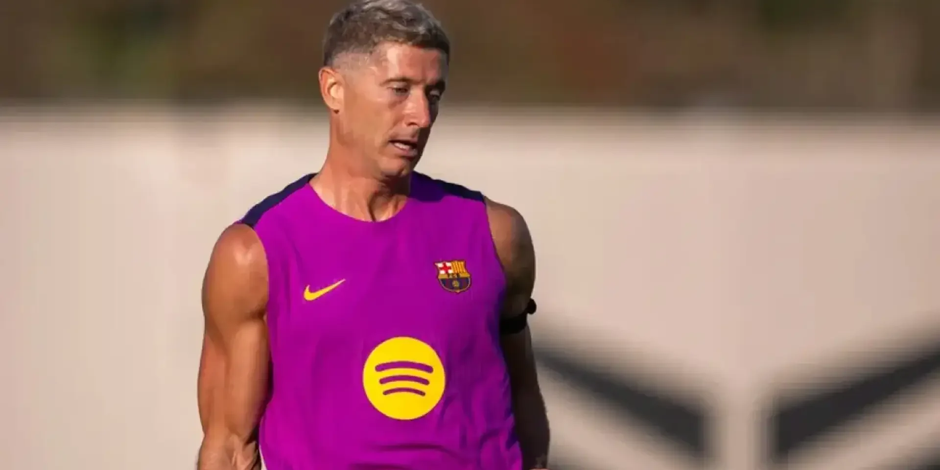 ليفاندوفسكي و6 لاعبين يعودون لتدريبات برشلونة