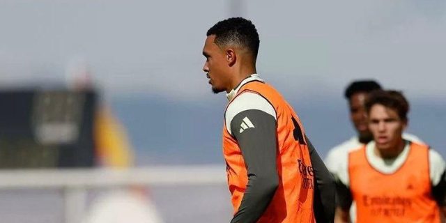 هل يعود أرنولد امام يوفنتوس؟