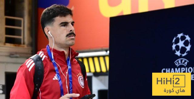 فريق أولمبياكوس يصل ملعب برشلونة قبل لقاء الفريقين.. صور