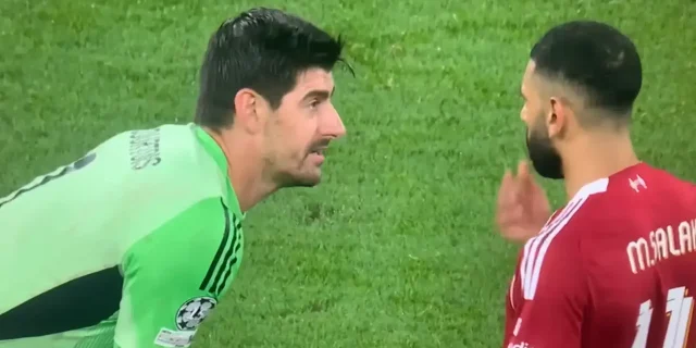 حديث بين كورتوا ومحمد صلاح بعد مباراة ريال مدريد وليفربول