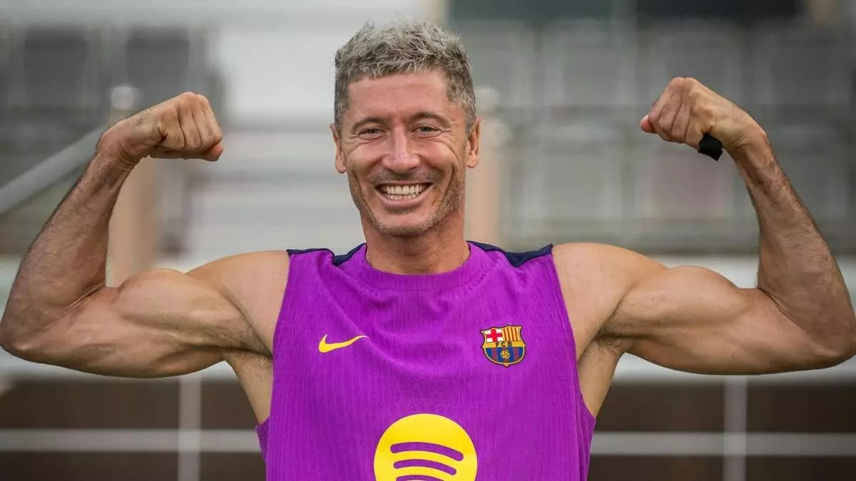 هدف برشلونة يغازل ليفاندوفسكي  !