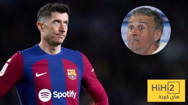 ليفاندوفسكي يعادل رقم إنريكي مع برشلونة