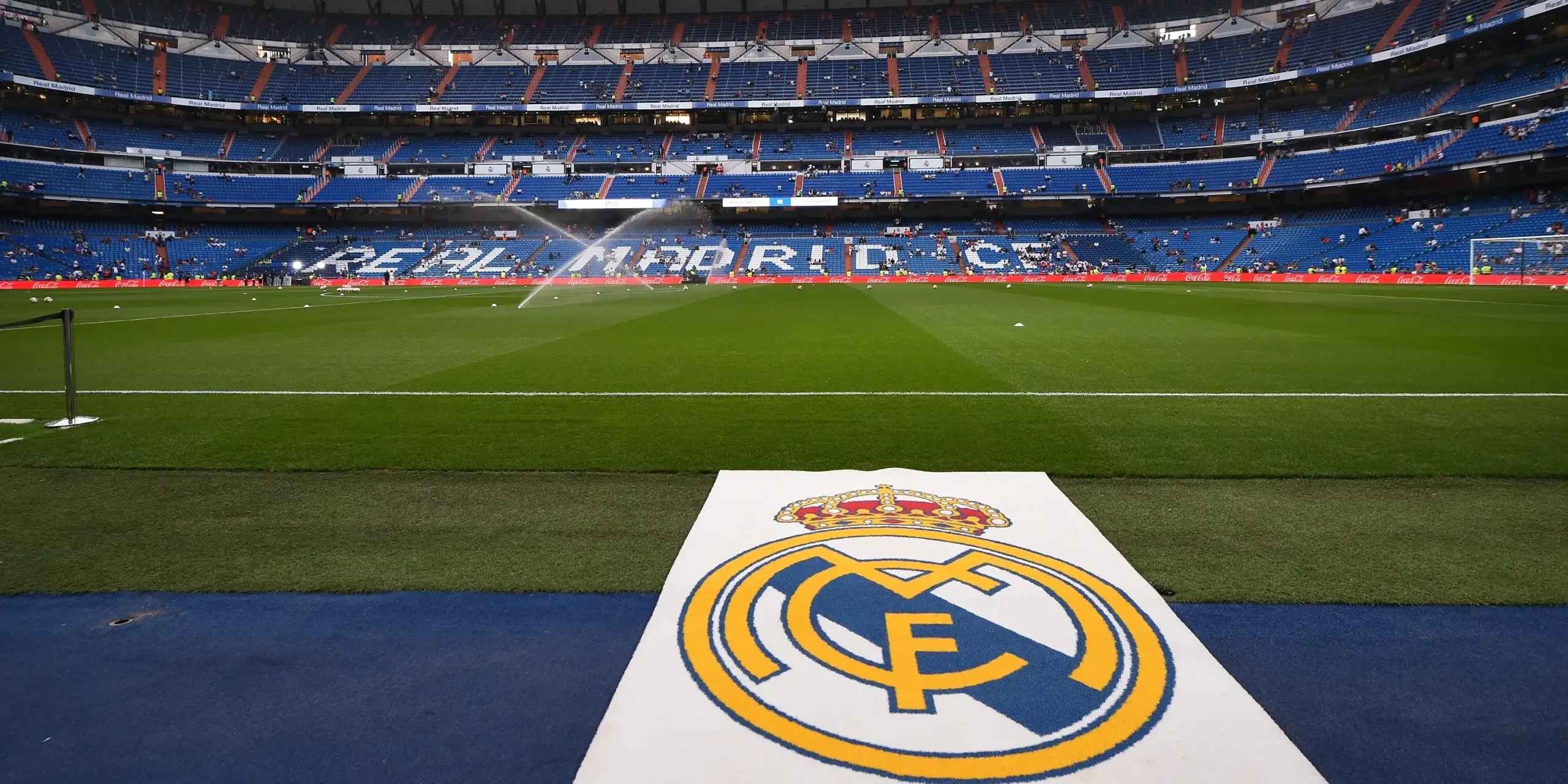 صور : لأول مرة في تاريخ الملاعب الأوروبية شاهد ماذا يحدث في ملعب ريال مدريد