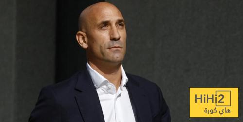 صور : “الوغد ” .. هجوم مفاجئ على رئيس الاتحاد الاسباني السابق
