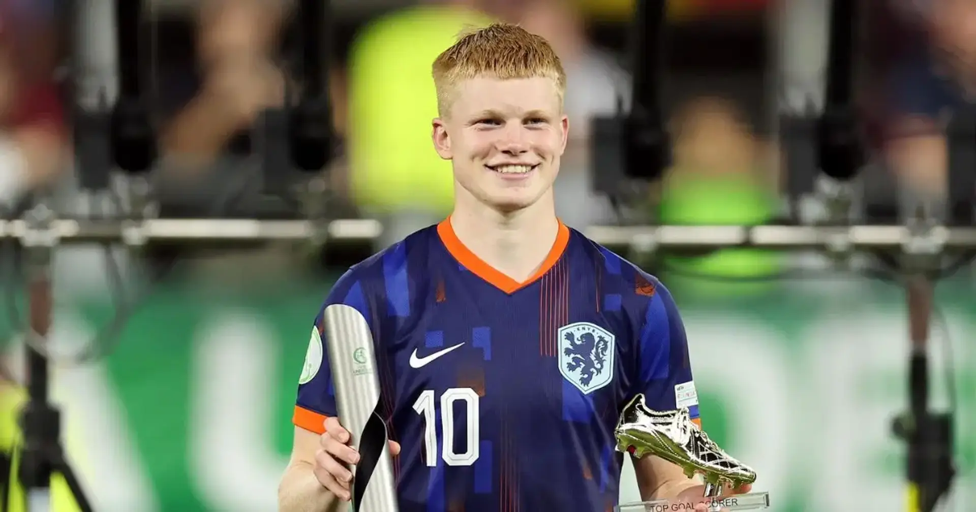 ألكمار يحدد سعر لاعبه المطلوب في ريال مدريد وبرشلونة