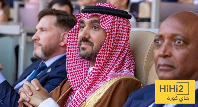 صور : وزير الرياضة يحفز لاعبي الأخضر قبل الاختبار الأول في كأس العرب