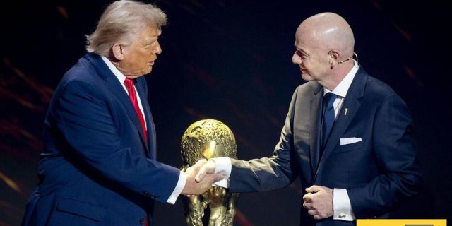 انفانتينو يمنح جائزة الفيفا للسلام للرئيس ترامب