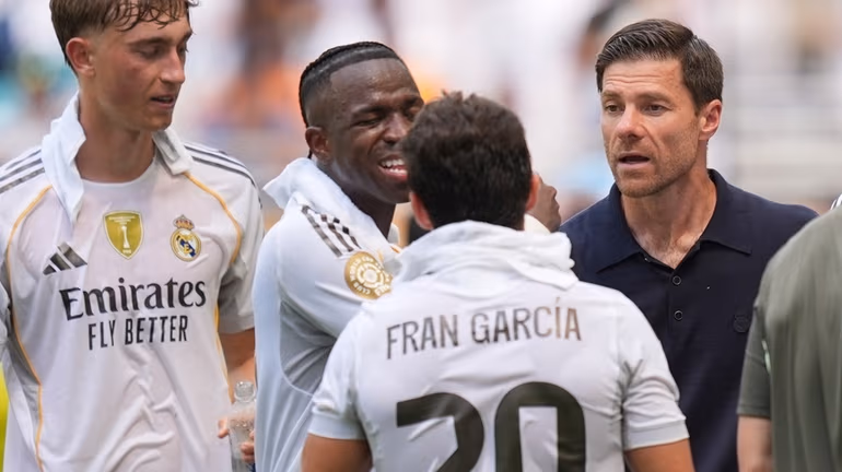 رد فعل ضعيف من لاعبي ريال مدريد تجاه قرار ألونسو !