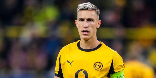 برشلونة ينتظر رد حاسم من ظهير دورتموند