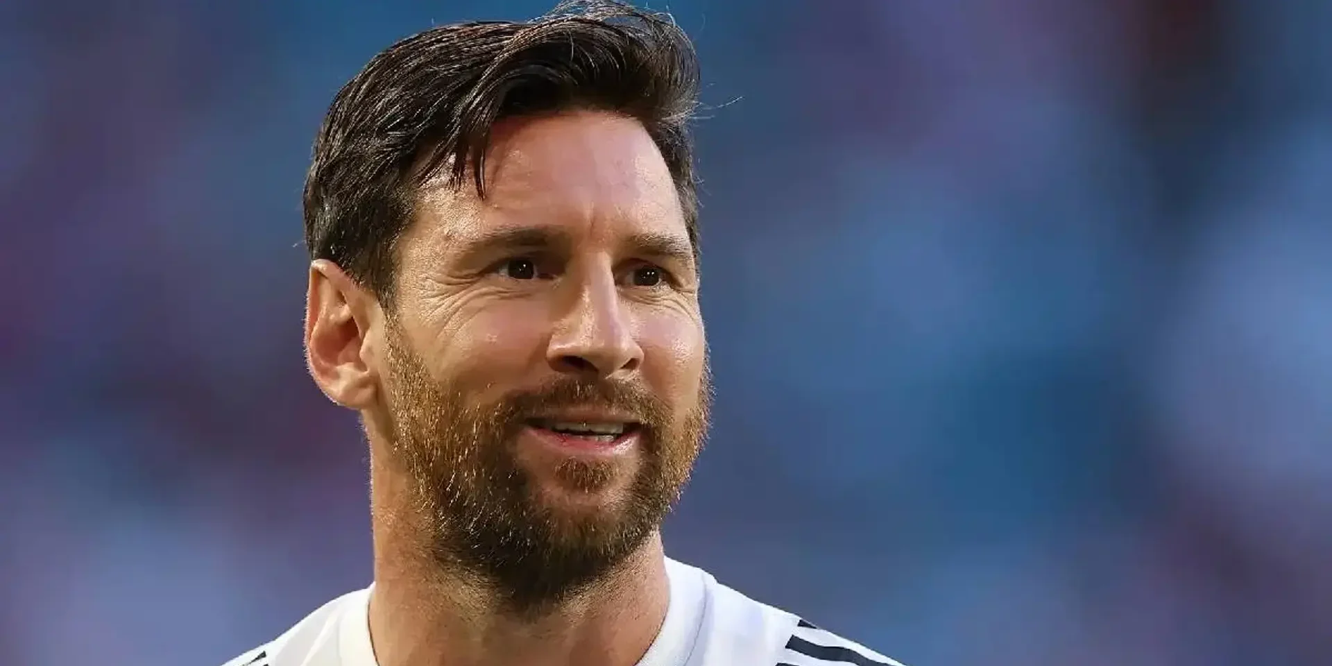 صورة: تمثال لميسي يحمل كأس العالم في الهند