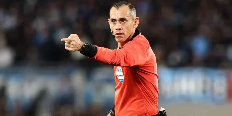 حكم صارم: معلومات عن خوان بنيتيز حكم قمة السعودية والأردن