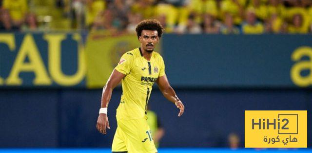 صورة.. طرد لاعب فياريال من مباراة برشلونة بعد تدخله على لامين يامال