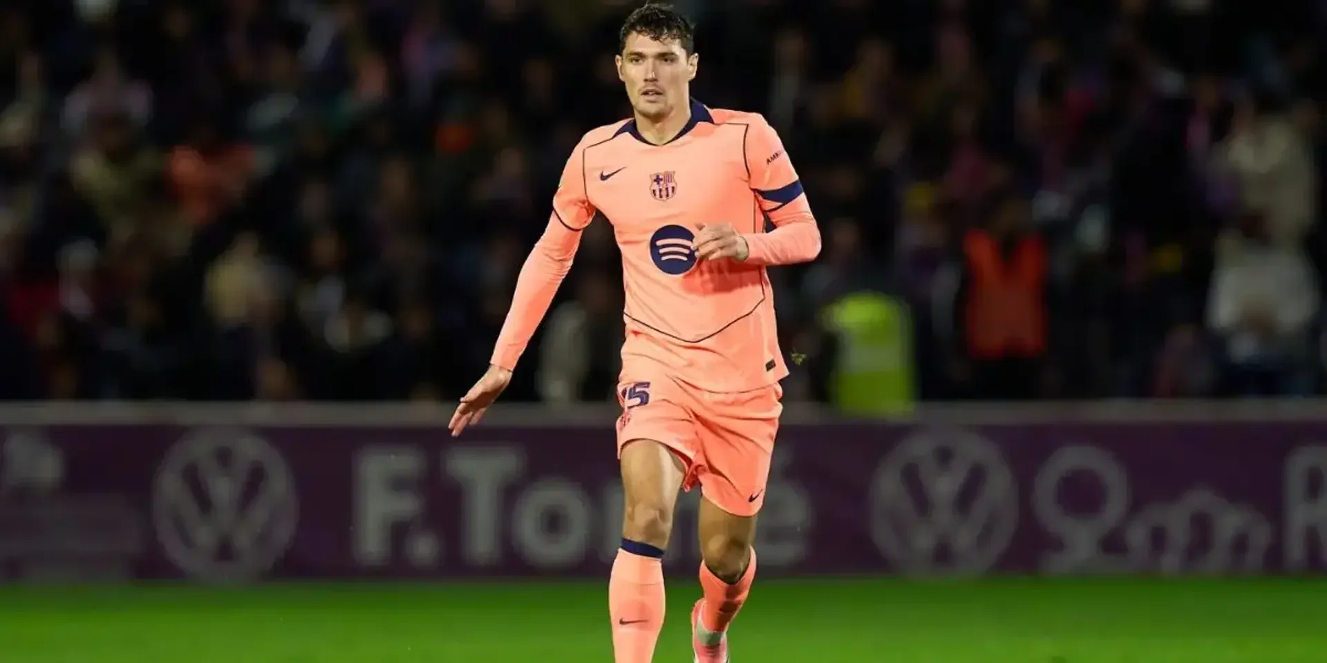 لماذا يجد برشلونة صعوبة في التعاقد مع مدافعين؟