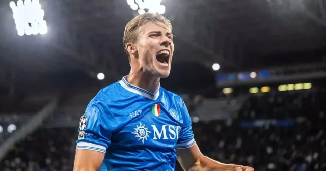 هويلوند يتخطى أهدافه مع مانشستر يونايتد في 6 أشهر مع نابولي 1