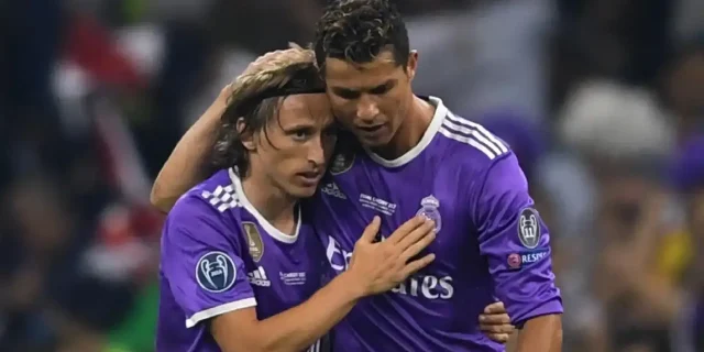 مودريتش يكشف عن المدرب الذي أبكى رونالدو في غرفة الملابس!