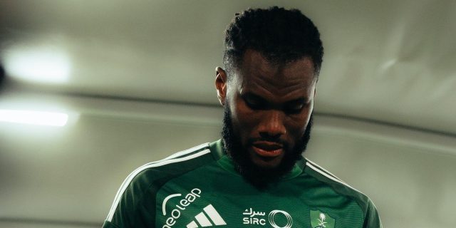 عملاق أوروبي يتطلع لضم فرانك كيسي