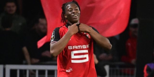 مانشستر يونايتد ينافس الهلال على هذا اللاعب
