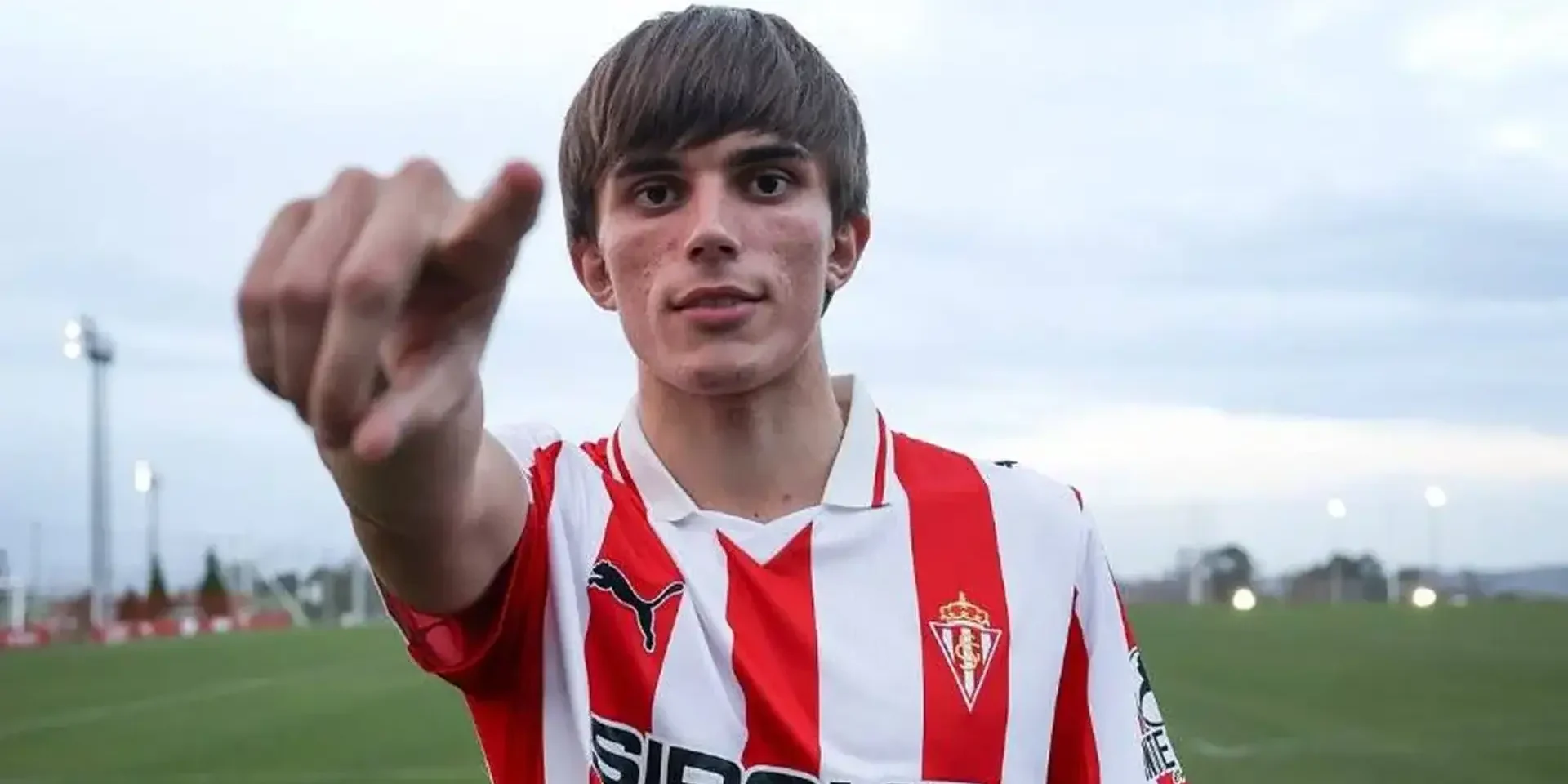 موهبة برشلونة يجدد عقده وينتقل إلى سبورتينغ خيخون